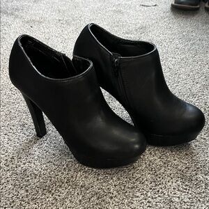 Elegant Black Ankle Boots